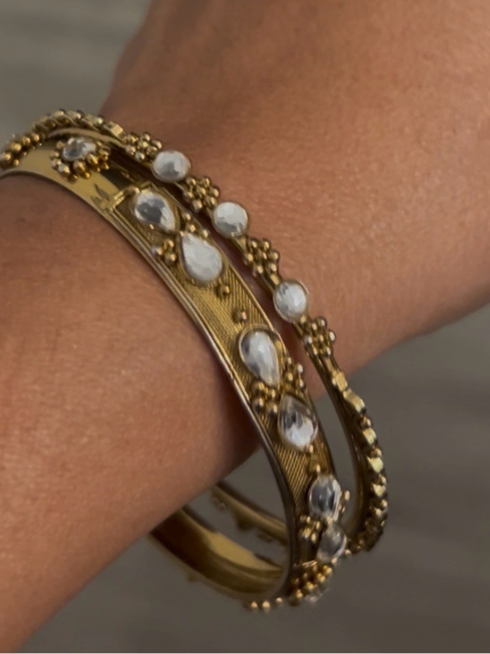 Gold-Tone Vintage Set of Crystal Accent Bangle Bracelet - Women~ Vintage